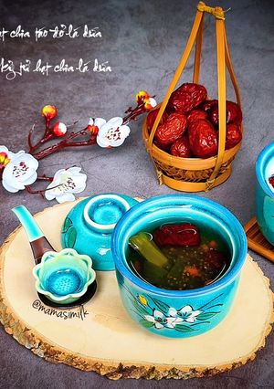 Hình của món Yến chưng sữa tươi chia táo đỏ lá dứa.