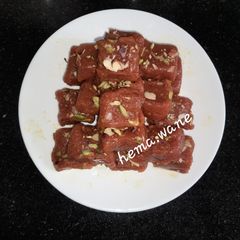 A picture of Alphonso Mango burfi.