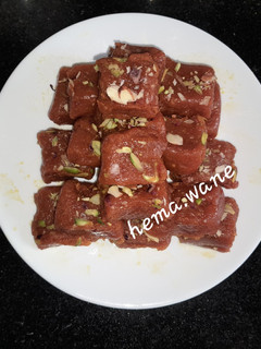 A picture of Alphonso Mango burfi.