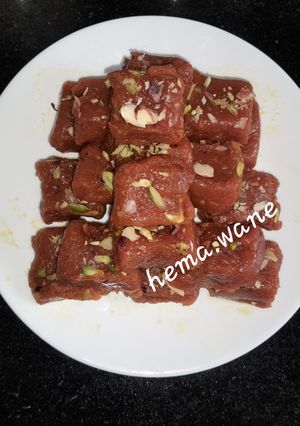 A picture of Alphonso Mango burfi.