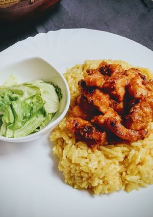 Mézes csirkemell currys rizzsel recept fotója