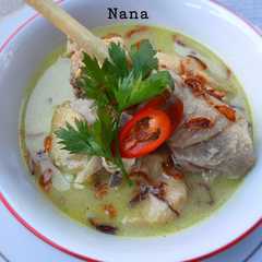 A picture of Opor ayam kampung.