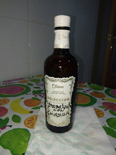 Una foto de Aceité virgen extra aromatizado con guindillas