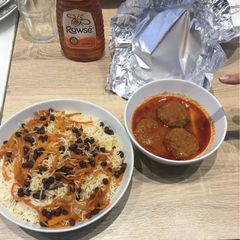 A picture of Kishmish pulao n kabab gravy.