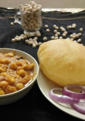 છોલે(Chhole Recipe IN Gujarati) રેસીપી મુખ્ય ફોટો