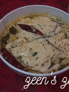 A picture of Dry Coconut and Roasted Chana Daal Chutney with Dry Red Chillies.
