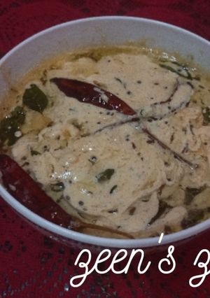 A picture of Dry Coconut and Roasted Gram Chutney with Dry Red Chillies.