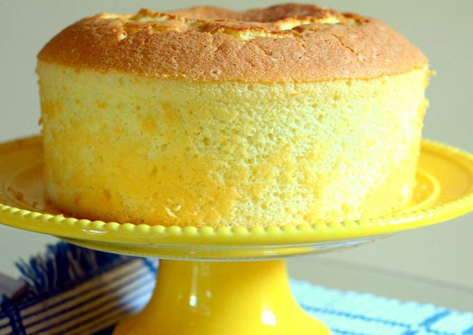 A Simple Lemon Chiffon Cake