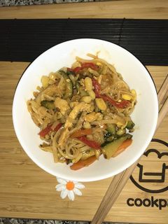 Thai cukkinis-currys-mogyorós csirke recept fotója