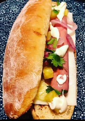 Una foto de Hot dog caseros sin lactosa estilo pastor 🌭🌭🌭