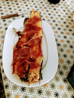 Una foto de Trucha a la plancha con jamón