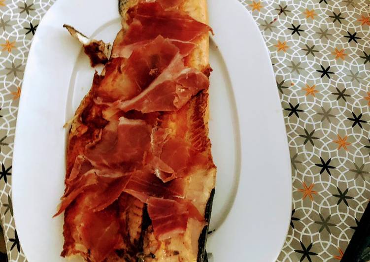 Trucha a la plancha con jamón