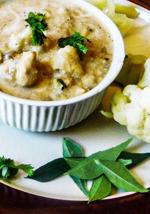 A picture of Cauliflower white Korma Malabar masala curry.