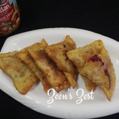 A picture of Jam Samosas.