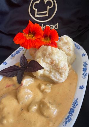 Anyukám vadasa zsemlegombóccal recept fotója