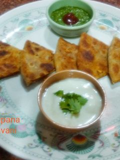 પાપડ ના પરાઠા (Papad Paratha Recipe In Gujarati) રેસીપી મુખ્ય ફોટો