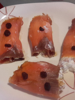 Una foto de Rollitos de salmón con cebolla confitada al Pedro Ximénez