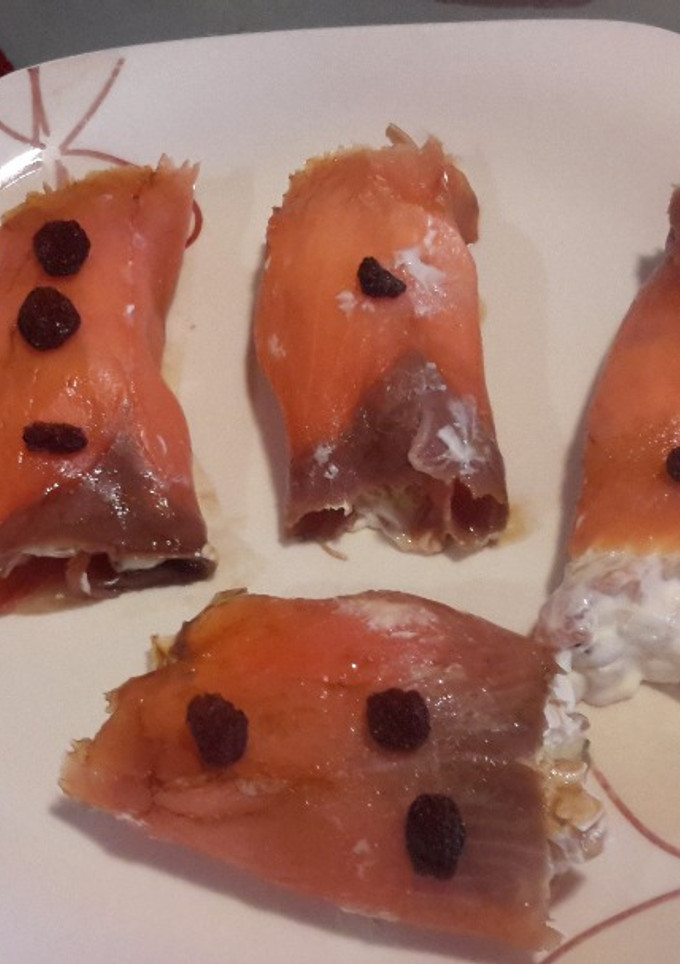 Una foto de Rollitos de salmón con cebolla confitada al Pedro Ximénez