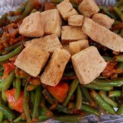 A picture of Green beans with tofu.