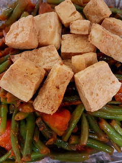 A picture of Green beans with tofu.