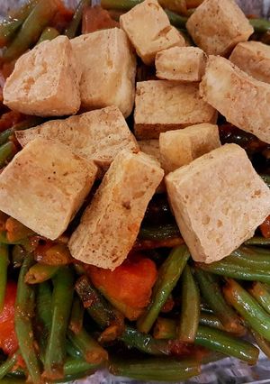 A picture of Green beans with tofu.