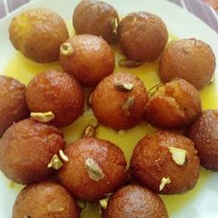 A picture of Gulab jaman.