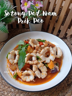Gambar Sotong Pad Nam Prik Pao / Sotong Goreng Pes Cili Thai