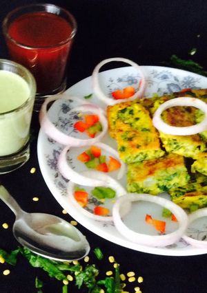 A picture of Crispy Palak moong dal Bites.