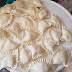 Una foto de Pierogi