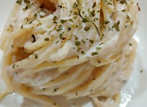Foto di Spaghetti alla crema di ricotta tonno e prezzemolo
