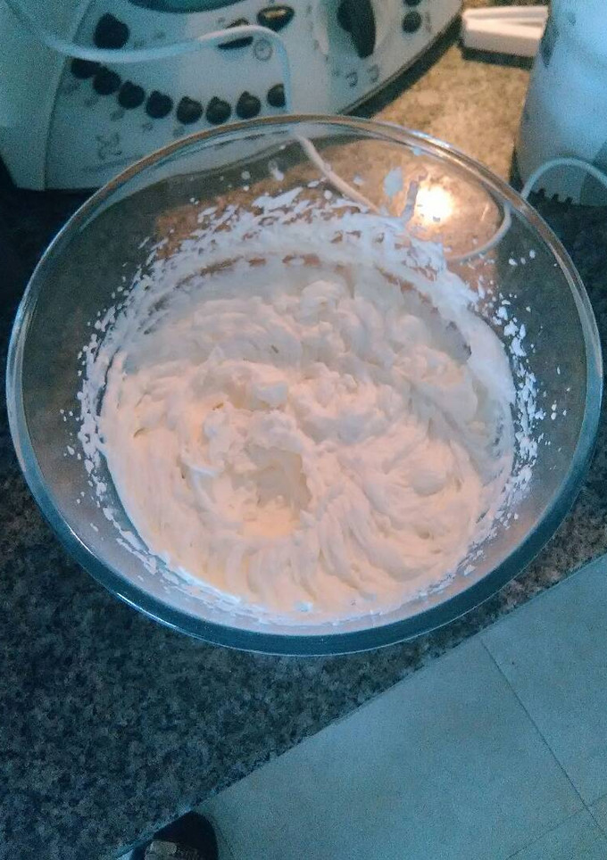 Una foto de Nata montada con estabilizante