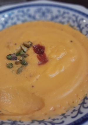 Una foto de Crema de anco, pistachos y mostaza