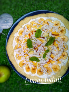 A picture of Dessert pizza.