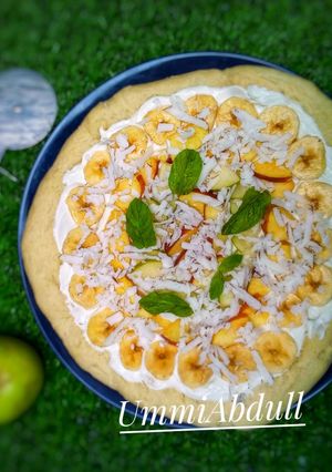 A picture of Dessert pizza.