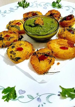 आलू  धनिया पत्ता के गोलाकार टुकड़े रेसिपी मुख्य फोटो