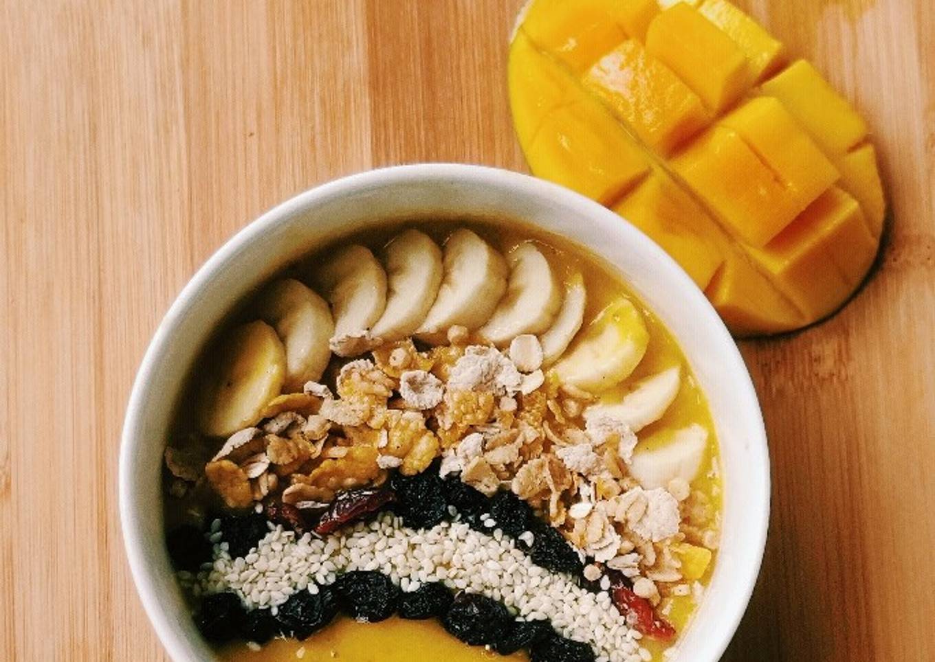 Mango banana smoothie