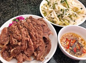 Hình của món Bắp Bò Luộc Mắm Gừng.