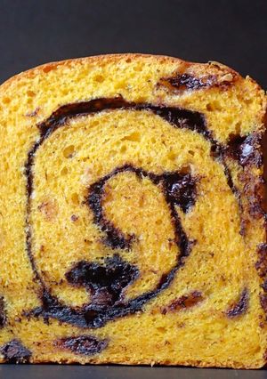 Foto resep Chocolate Swirl Sourdough Pumpkin Bread