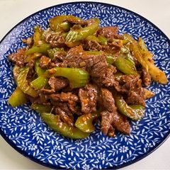 A picture of Stir-Fried Beef with Celery (牛肉炒芹菜).