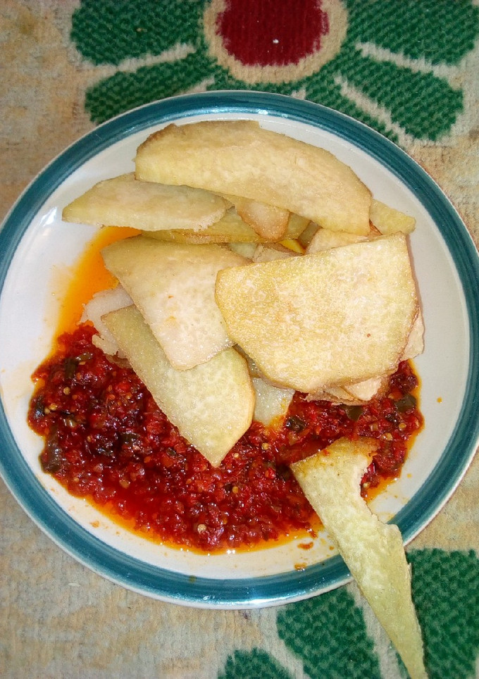 A picture of Fried Yam and Sauce.