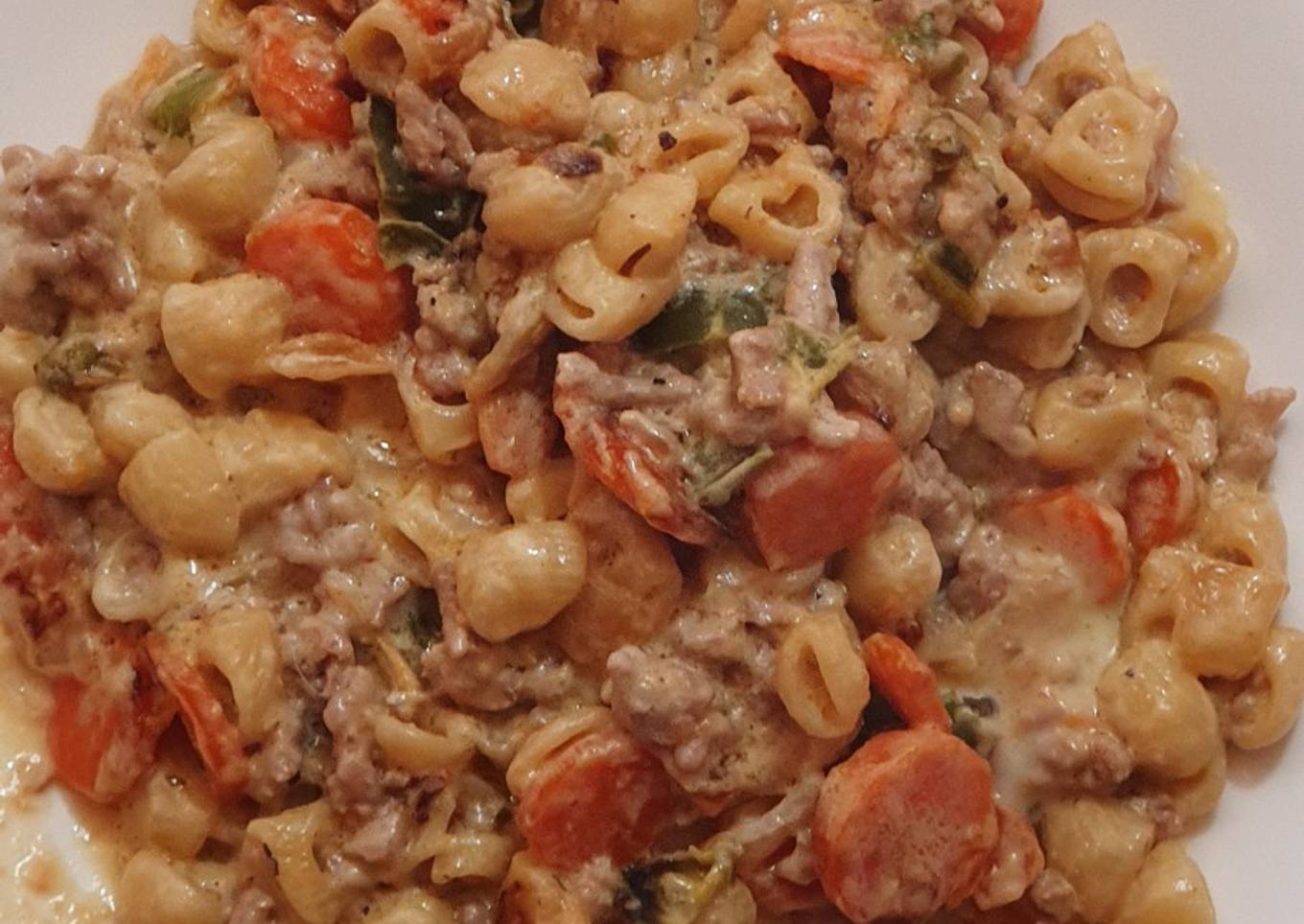 Caracolitas con zanahoria carne picada y pimientito verde