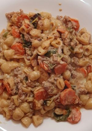 Una foto de Caracolitas con zanahoria carne picada y pimientito verde