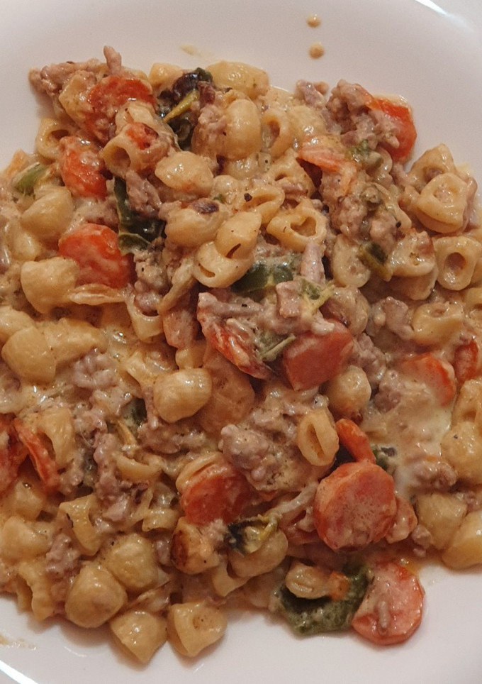 Una foto de Caracolitas con zanahoria carne picada y pimientito verde