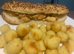 Una foto de Sándwich de pollo adobado con salsa cuarto de libra