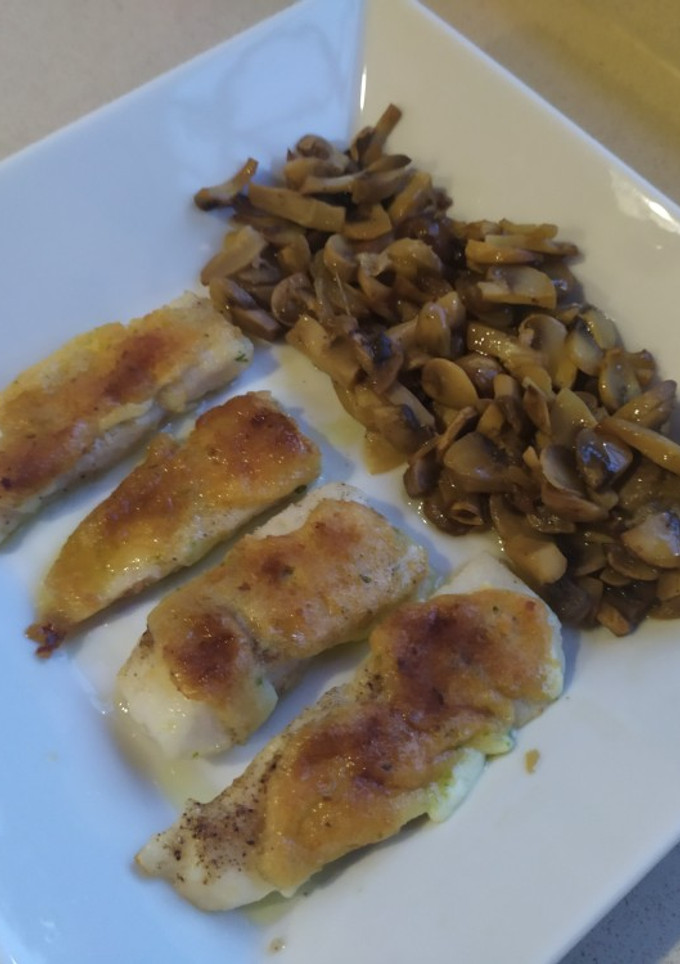 Una foto de Merluza con costra de alioli