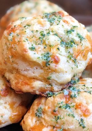 A picture of AMAZING Cheddar Biscuits *EASY*.