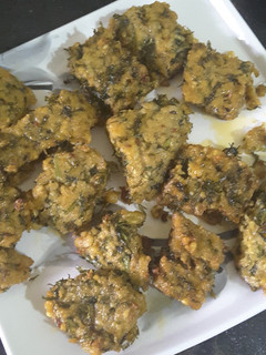 कोथिम्बीर वड़ी(kothimbir vadi recipe in hindi) रेसिपी मुख्य फोटो