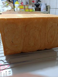 帶蓋鮮奶吐司 的食譜成品照片