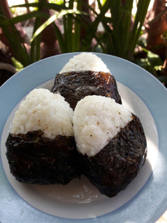 Foto resep Onigiri (nasi kepal) isi abon