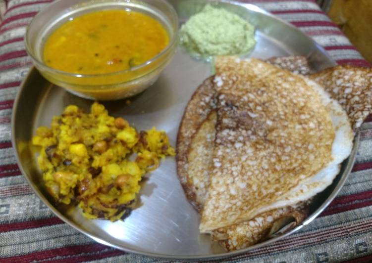 Bread and cooked rice masala dosa with sambhar and chutney